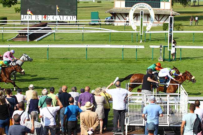 Photo d'arrivée de la course pmu PRIX DE L'ELEGANCE à COMPIEGNE le Samedi 22 juin 2019