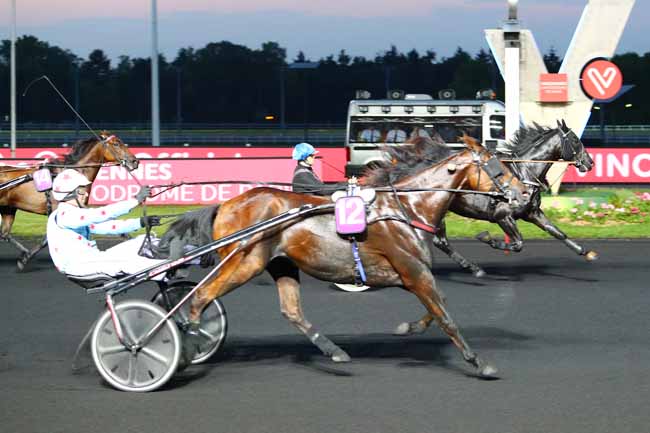 Photo d'arrivée de la course pmu PRIX GARUMNA à PARIS-VINCENNES le Mardi 25 juin 2019