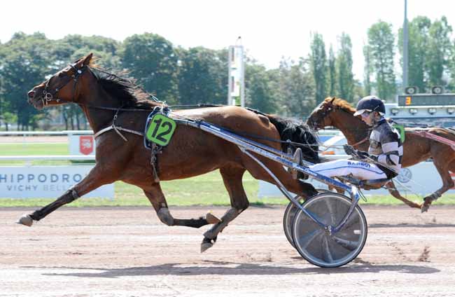 Photo d'arrivée de la course pmu PRIX DU PERCHE à VICHY le Mercredi 26 juin 2019