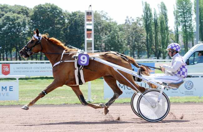 Photo d'arrivée de la course pmu PRIX DE ROCHEFORT MONTAGNE à VICHY le Mercredi 26 juin 2019