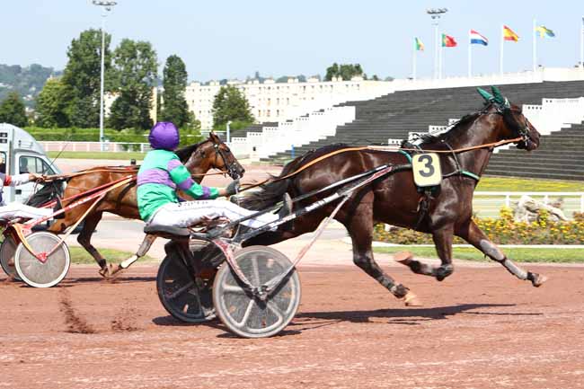 Photo d'arrivée de la course pmu PRIX DE ROUVROY à ENGHIEN le Mercredi 26 juin 2019