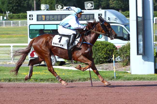 Photo d'arrivée de la course pmu PRIX DU PONT DE L'ARCHEVECHE à ENGHIEN le Mercredi 26 juin 2019