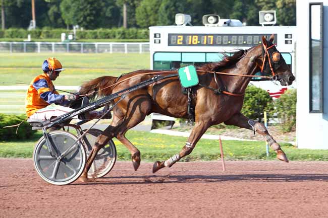 Photo d'arrivée de la course pmu PRIX DE LUNEL à ENGHIEN le Mercredi 26 juin 2019