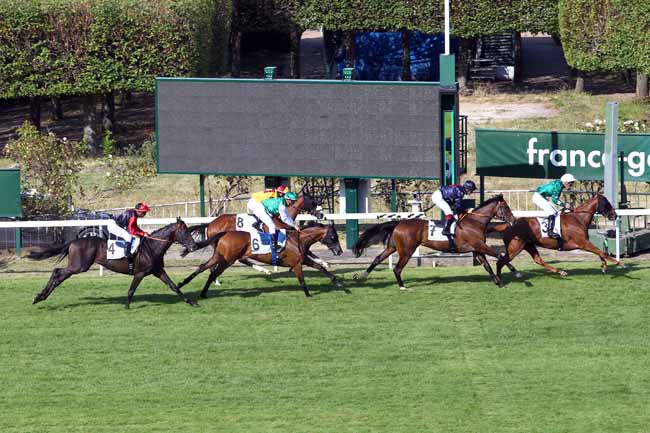 Photo d'arrivée de la course pmu PRIX DE TROYES à SAINT-CLOUD le Dimanche 30 juin 2019