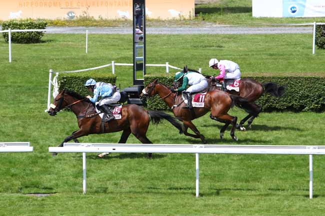 Photo d'arrivée de la course pmu PRIX SYNERGIE - FEMMES ET CHALLENGES à CLAIREFONTAINE le Lundi 1 juillet 2019