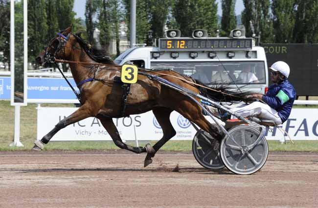 Photo d'arrivée de la course pmu PRIX DE VINCENNES à VICHY le Mardi 2 juillet 2019