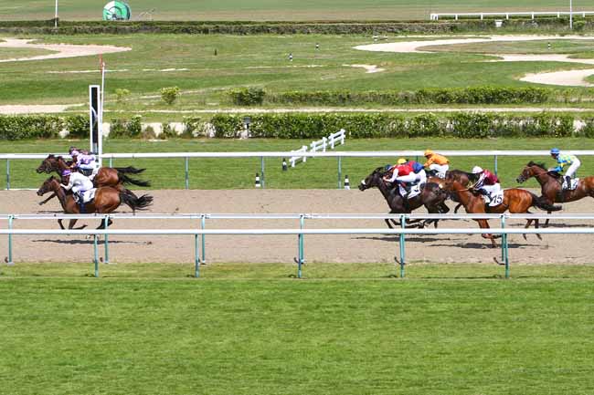 Photo d'arrivée de la course pmu PRIX DE L'ITON à DEAUVILLE le Mardi 2 juillet 2019