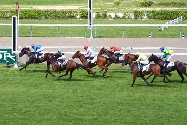 Photo d'arrivée de la course pmu PRIX DE DOUMY à DEAUVILLE le Mardi 2 juillet 2019