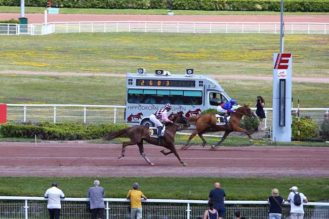 Photo d'arrivée de la course pmu PRIX DE LA PLACE SAINT-AUGUSTIN à ENGHIEN le Mercredi 3 juillet 2019
