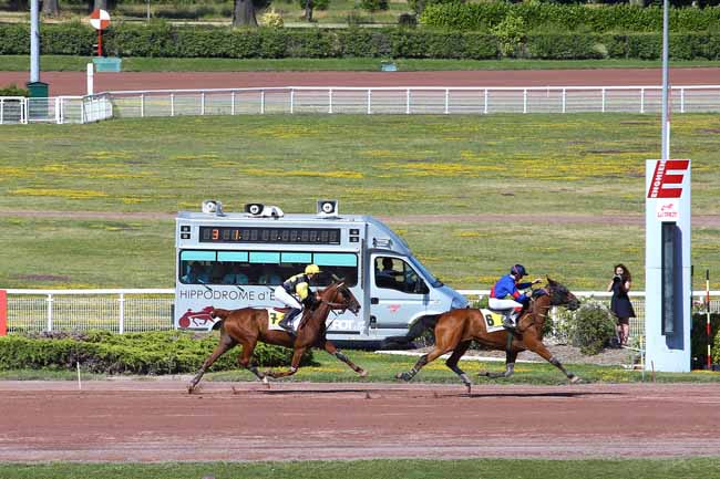 Photo d'arrivée de la course pmu PRIX DE LA PLACE DU TROCADERO à ENGHIEN le Mercredi 3 juillet 2019