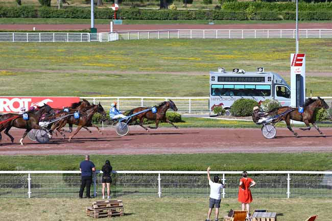 Photo d'arrivée de la course pmu PRIX DE LA GARE SAINT-LAZARE à ENGHIEN le Mercredi 3 juillet 2019