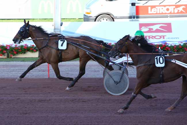 Photo d'arrivée de la course pmu PRIX DU MONT-SAINT-MICHEL à CABOURG le Vendredi 5 juillet 2019