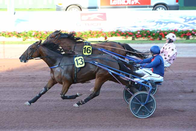 Photo d'arrivée de la course pmu PRIX DE GRANVILLE à CABOURG le Vendredi 5 juillet 2019