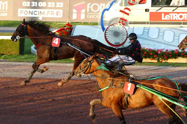 Photo d'arrivée de la course pmu PRIX D'AGON-COUTAINVILLE à CABOURG le Vendredi 5 juillet 2019