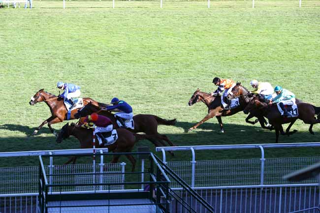 Photo d'arrivée de la course pmu PRIX DU ROND DE L'EPINE à MAISONS-LAFFITTE le Vendredi 5 juillet 2019