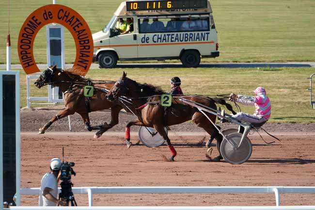 Photo d'arrivée de la course pmu PRIX DE LA VALLEE DE LA CHERE à CHATEAUBRIANT le Mardi 9 juillet 2019