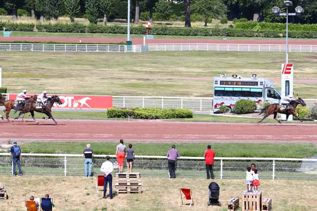 Photo d'arrivée de la course pmu PRIX DE LA PLACE DU MAIL à ENGHIEN le Mercredi 10 juillet 2019