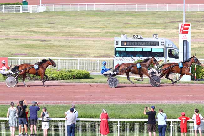 Photo d'arrivée de la course pmu PRIX DE ROCHECHOUART à ENGHIEN le Mercredi 10 juillet 2019