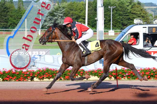 Photo d'arrivée de la course pmu PRIX DE DOZULE à CABOURG le Vendredi 12 juillet 2019