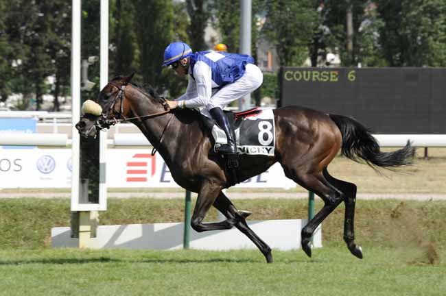 Photo d'arrivée de la course pmu PRIX DE LA TOUR DE CHENILLAT à VICHY le Lundi 15 juillet 2019