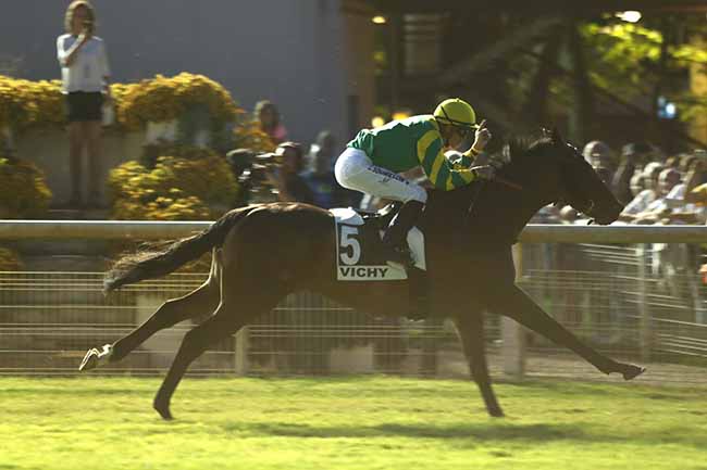 Photo d'arrivée de la course pmu GRAND PRIX DE VICHY à VICHY le Mercredi 17 juillet 2019