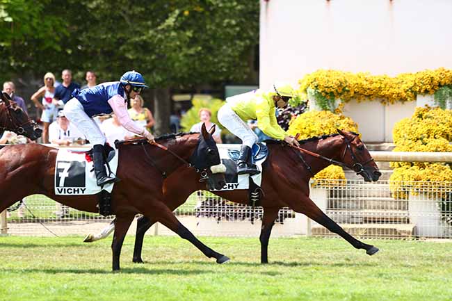Photo d'arrivée de la course pmu PRIX JEAN BOULARD à VICHY le Jeudi 18 juillet 2019