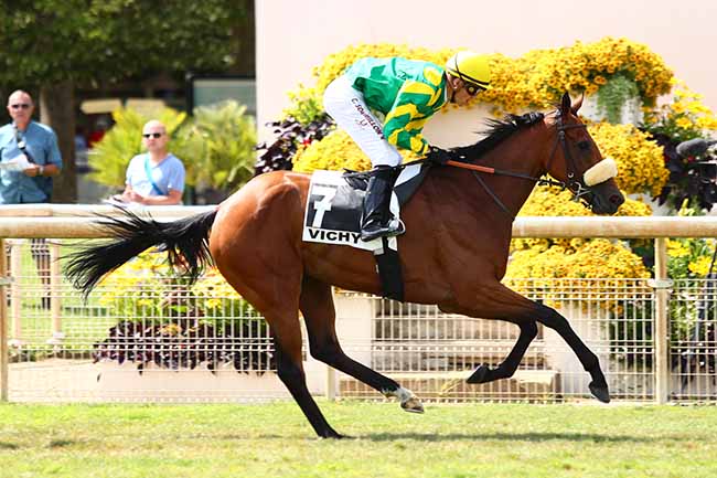Photo d'arrivée de la course pmu PRIX MAKALU à VICHY le Jeudi 18 juillet 2019