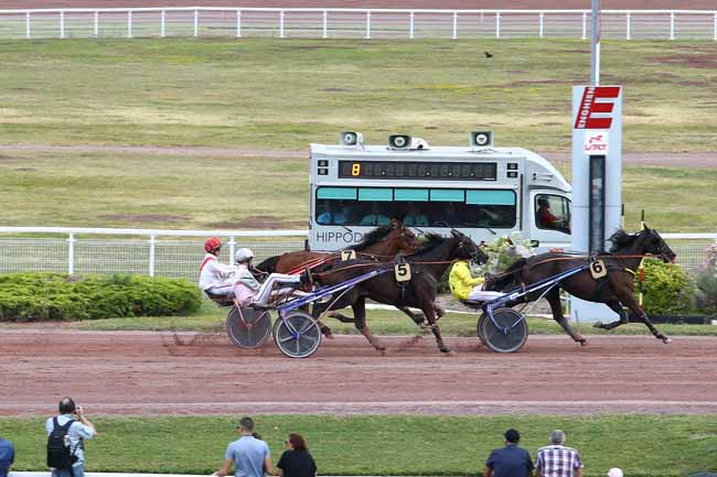 Photo d'arrivée de la course pmu PRIX DE NOTRE DAME à ENGHIEN le Samedi 20 juillet 2019