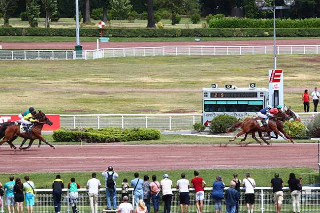 Photo d'arrivée de la course pmu PRIX DE LA PLACE D'IENA à ENGHIEN le Samedi 20 juillet 2019