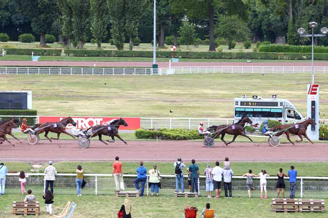 Photo d'arrivée de la course pmu PRIX DES QUINZE-VINGT à ENGHIEN le Samedi 20 juillet 2019