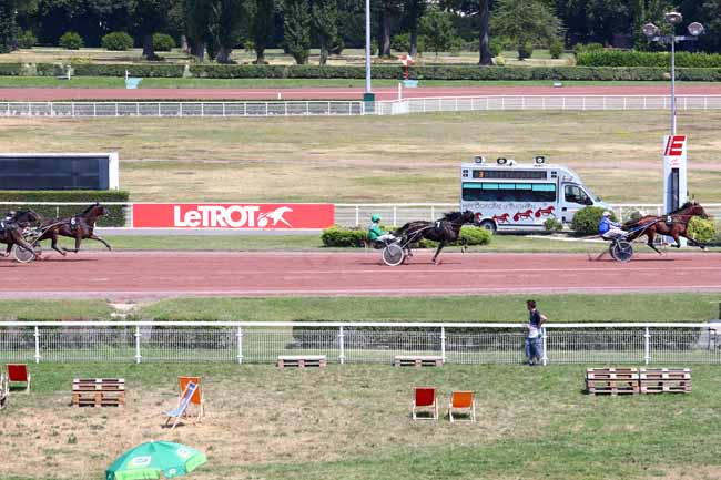 Photo d'arrivée de la course pmu PRIX DE CLIGNANCOURT à ENGHIEN le Mercredi 24 juillet 2019