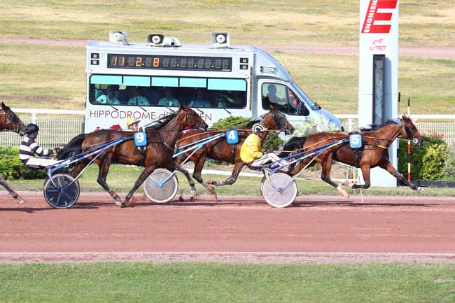 Photo d'arrivée de la course pmu PRIX DE LA HAUTE-MARNE à ENGHIEN le Mercredi 24 juillet 2019