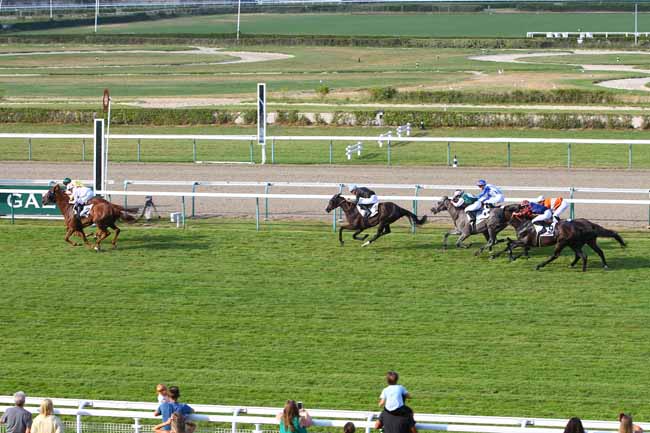 Photo d'arrivée de la course pmu PRIX DES FONDS VERTS à DEAUVILLE le Jeudi 25 juillet 2019