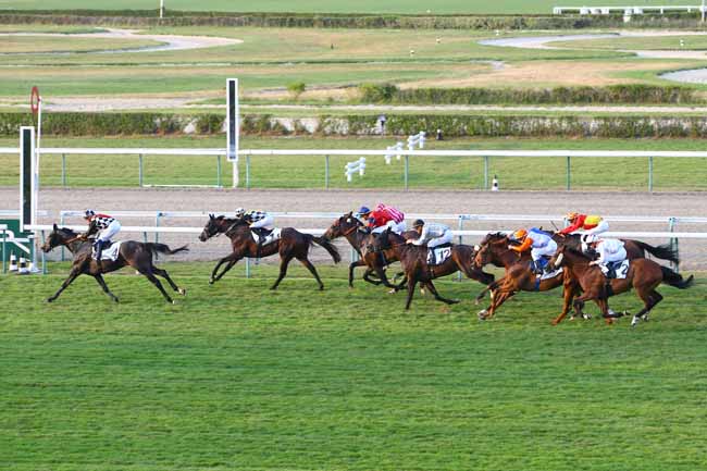 Photo d'arrivée de la course pmu PRIX DES GRANDS BOULEVARDS à DEAUVILLE le Jeudi 25 juillet 2019