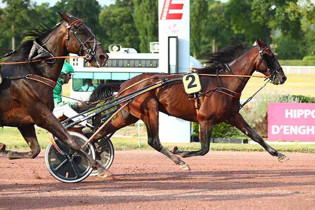 Photo d'arrivée de la course pmu PRIX DES BOUCHES-DU-RHONE à ENGHIEN le Jeudi 25 juillet 2019