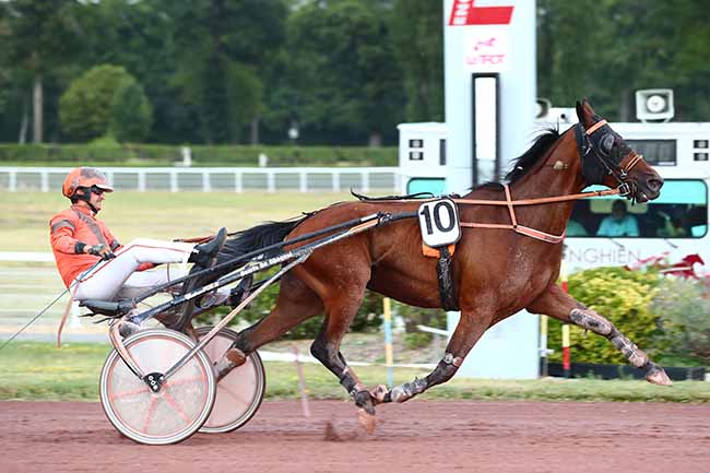 Photo d'arrivée de la course pmu PRIX DE LA GARE DU NORD à ENGHIEN le Jeudi 25 juillet 2019