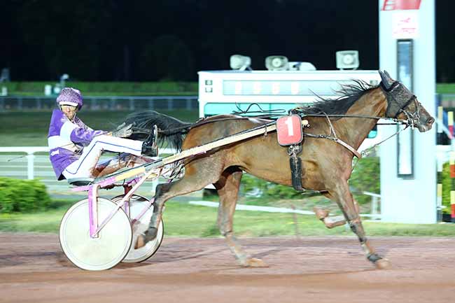 Photo d'arrivée de la course pmu PRIX DE VOUVRAY à ENGHIEN le Jeudi 25 juillet 2019