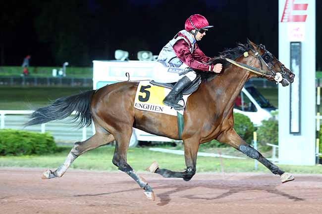 Photo d'arrivée de la course pmu PRIX DE LA PLACE DAUPHINE à ENGHIEN le Jeudi 25 juillet 2019