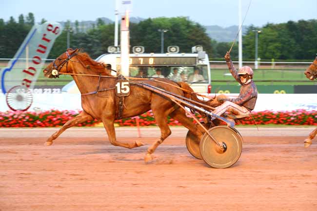 Photo d'arrivée de la course pmu PRIX MC DONALD'S - DIVES-SUR-MER à CABOURG le Vendredi 26 juillet 2019