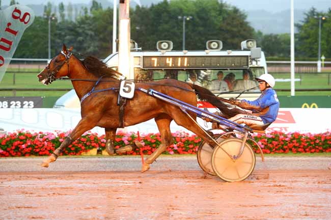 Photo d'arrivée de la course pmu PRIX HENRI BALLIERE à CABOURG le Vendredi 26 juillet 2019