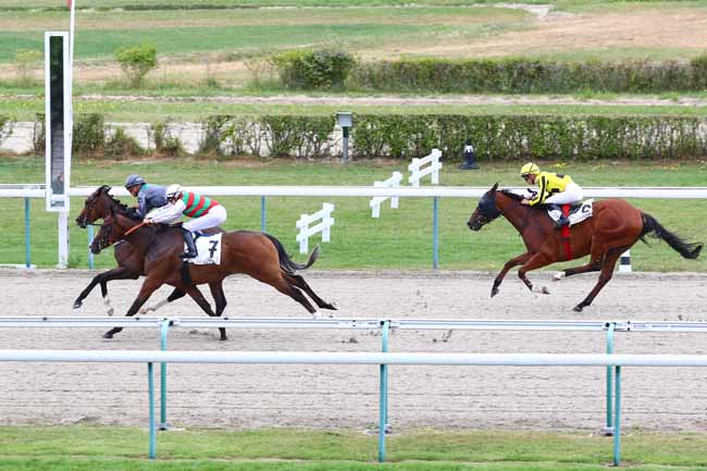 Photo d'arrivée de la course pmu PRIX DE FRENEUSE à DEAUVILLE le Vendredi 26 juillet 2019