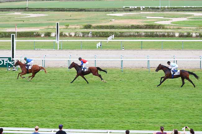 Photo d'arrivée de la course pmu PRIX DE MORAINVILLIERS à DEAUVILLE le Vendredi 26 juillet 2019
