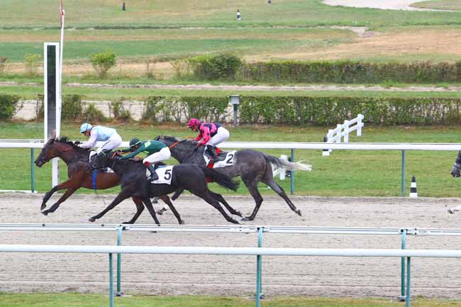 Photo d'arrivée de la course pmu PRIX DE MERICOURT à DEAUVILLE le Vendredi 26 juillet 2019