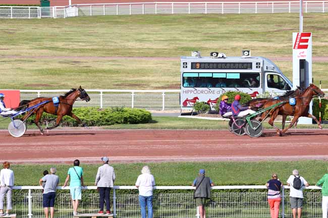Photo d'arrivée de la course pmu PRIX DE PIGALLE à ENGHIEN le Mercredi 31 juillet 2019