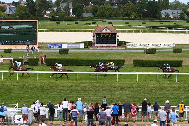 Photo d'arrivée de la course pmu PRIX DECATHLON LISIEUX à CLAIREFONTAINE le Samedi 3 août 2019
