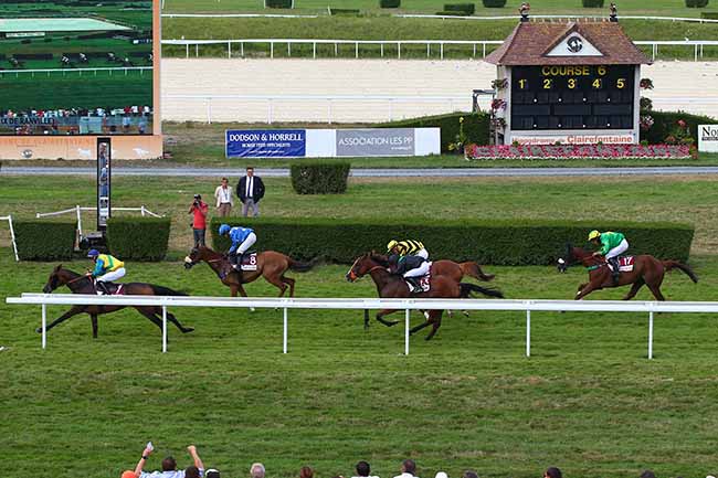 Photo d'arrivée de la course pmu PRIX VIVE EAU à CLAIREFONTAINE le Samedi 3 août 2019