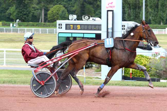 Photo d'arrivée de la course pmu PRIX DE L'HERAULT à ENGHIEN le Samedi 3 août 2019