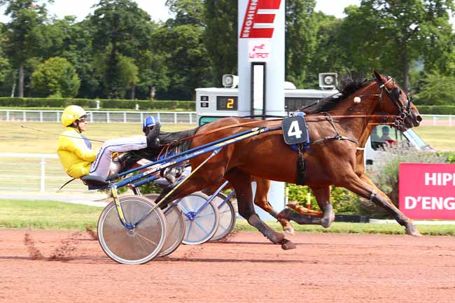 Photo d'arrivée de la course pmu PRIX DE CARNAC à ENGHIEN le Dimanche 4 août 2019
