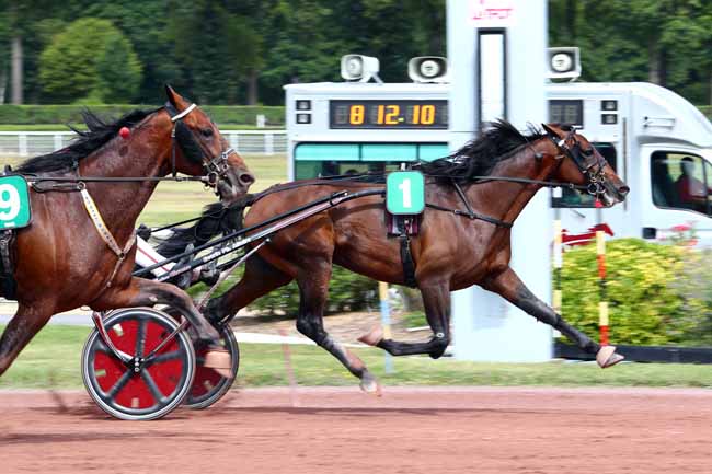 Photo d'arrivée de la course pmu PRIX HENRI CRAVOISIER à ENGHIEN le Dimanche 4 août 2019