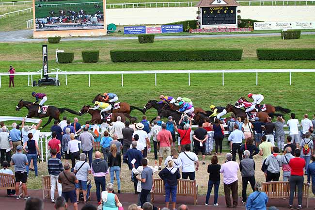 Photo d'arrivée de la course pmu PRIX DODSON ET HORRELL à CLAIREFONTAINE le Lundi 5 août 2019